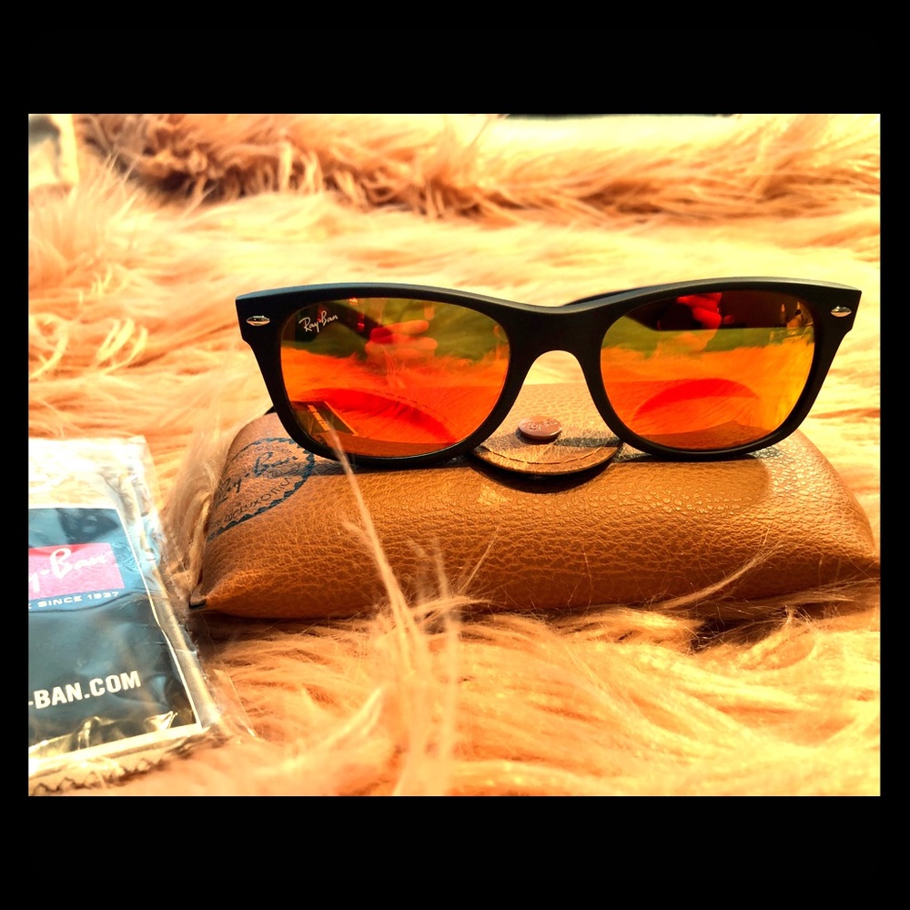 Wayfarer Raybans Authentic.